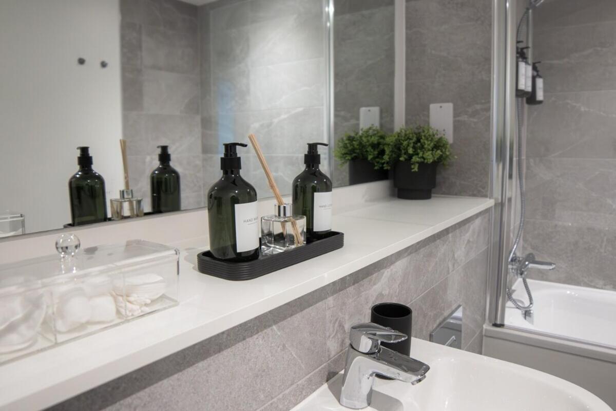 Luxury Mcr 2Bed,2Bath Apartment- Central Location! Манчестър Екстериор снимка